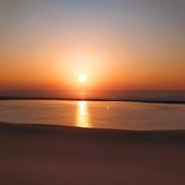 Bon début de semaine à tous !
On a hâte d’ouvrir demain, et pour commencer cette semaine, voici un magnifique coucher de soleil prise par notre moniteur Sullian !
On adore le bassin d’ #arcachon et on envie déjà tous les élèves qui vont pouvoir naviguer sur le bassin l’été prochain ! 

Vous aussi vous aimez les couchers de soleil en bord de mer ? Tagger nous ! 

#5oceans #arcachon #permisbateau #sunset #landscape #photography #bordeaux #paris